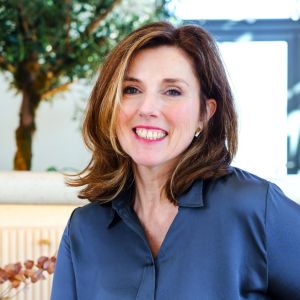Dr Vivienne Hanrahan